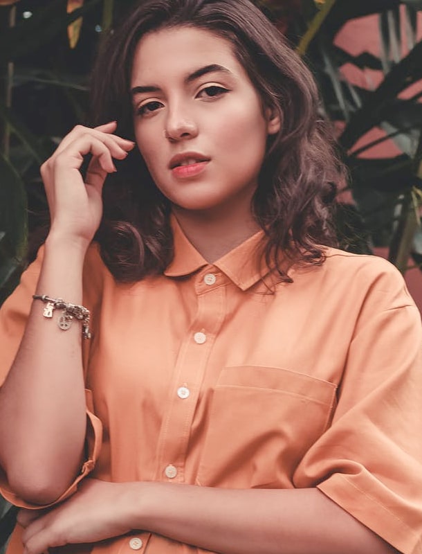 woman wearing peach polo shirt